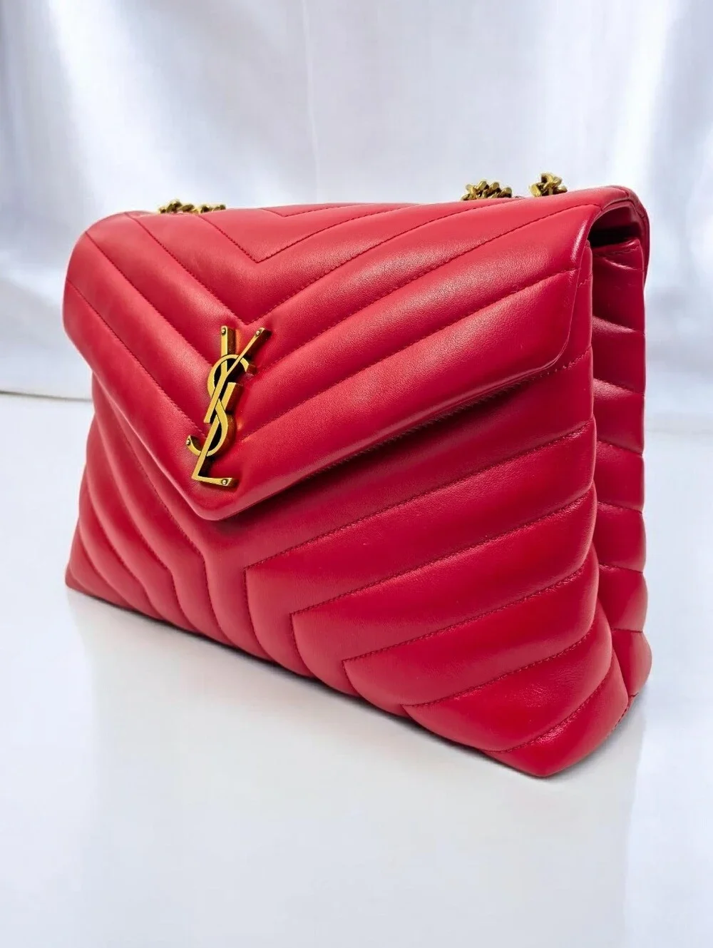 Saint Laurent Loulou medium YSL Shoulder Bag in Quilted Red leather